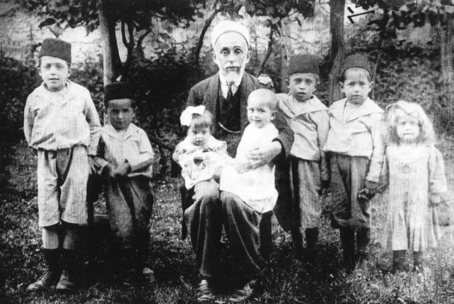 Muhamed Šefket Kurt sa sedmoro djece