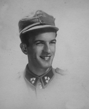 7. april 1938. Arifovo najmlađe dijete, sin Muhamed (1913-2008) u uniformi vojnika Kraljevine Jugoslavije.